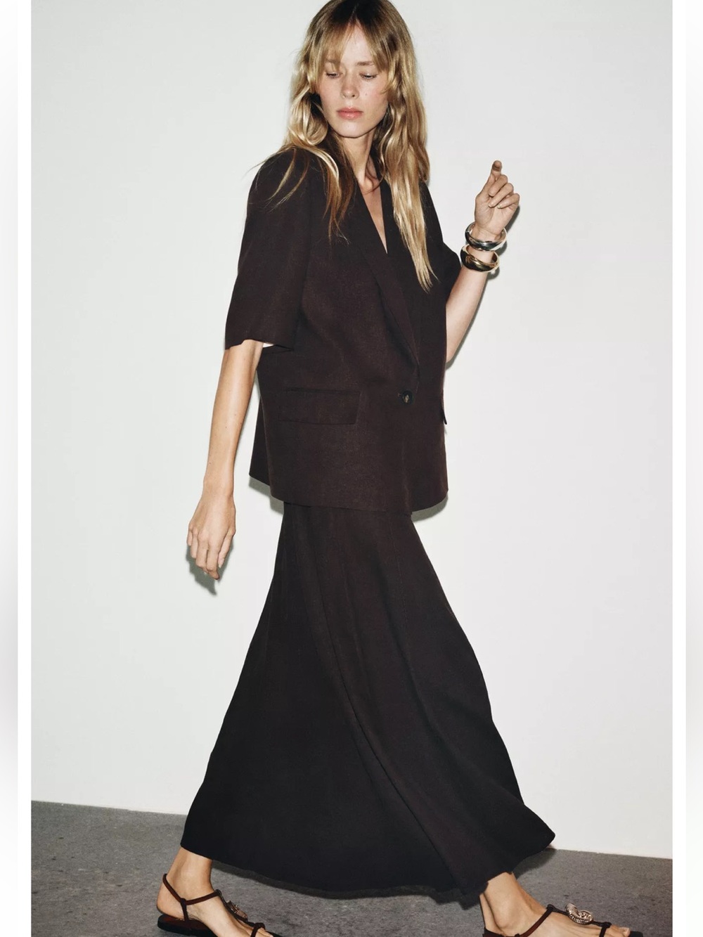 Zara Short-Sleeve Linen Blazer Jacket in Dark Brown - Picture 5 of 11